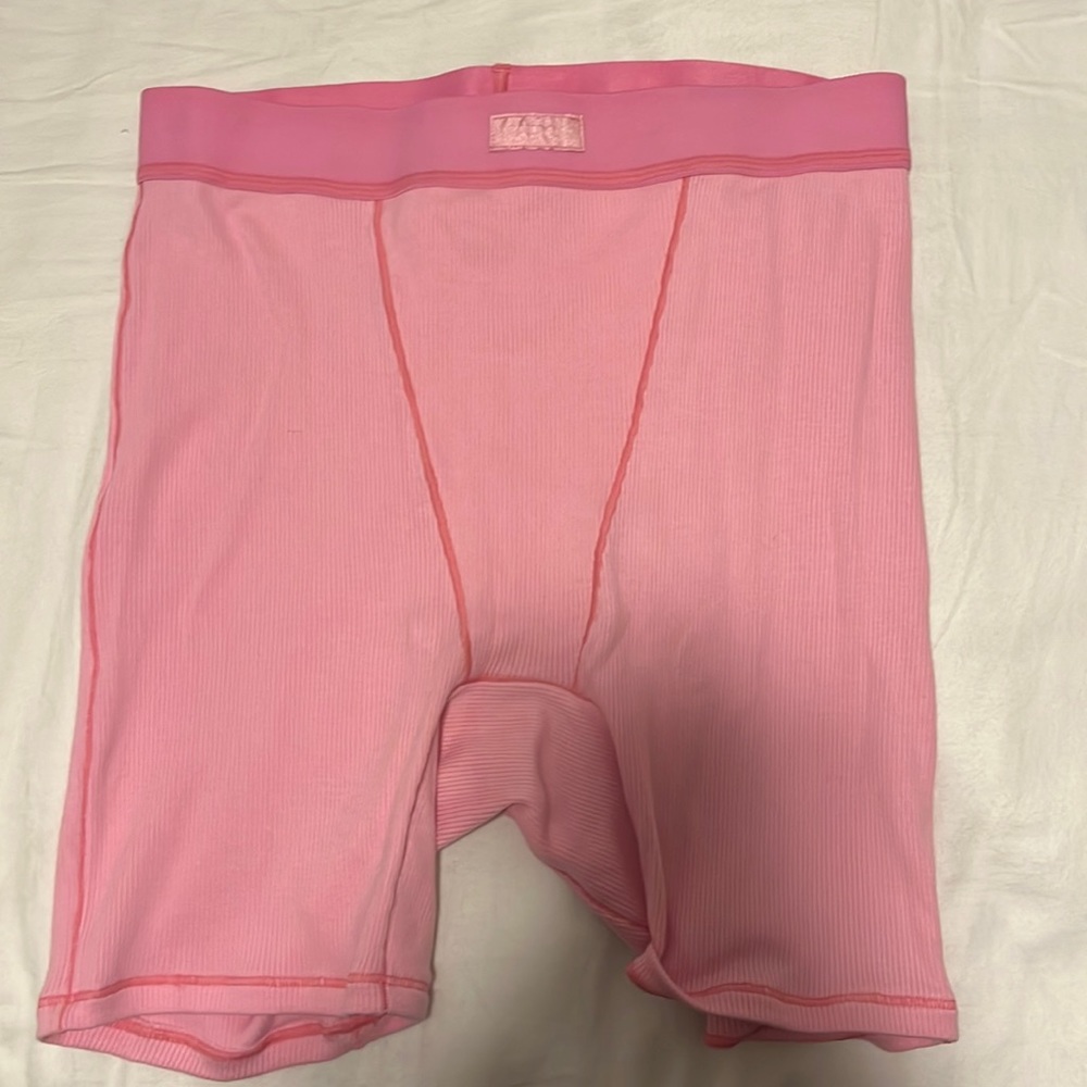 Skims cotton rib boxer in bubble gum